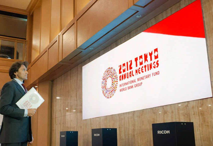 2012-10-04日本Ricoh 世銀總會展示3台短焦投影